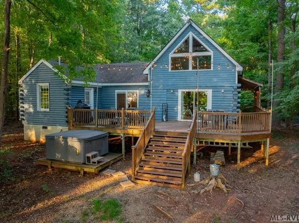 71 Lakeview Dr, Bracey, VA 23919