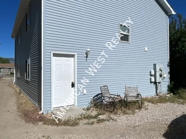 1580 32nd St APT B, Cody, WY 82414