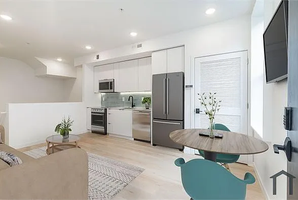 2722 N Hope St #A — Photo 2