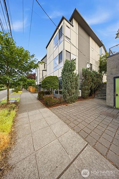 5th image of 4767 35th Avenue S