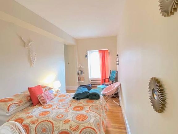 4th image of 230 Newbury St #411