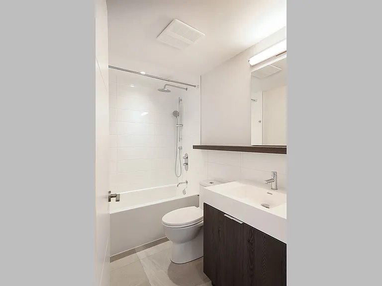 2525 Bathurst St — Photo 17