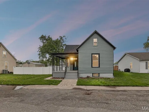 10 S Richland St, Freeburg, IL 62243
