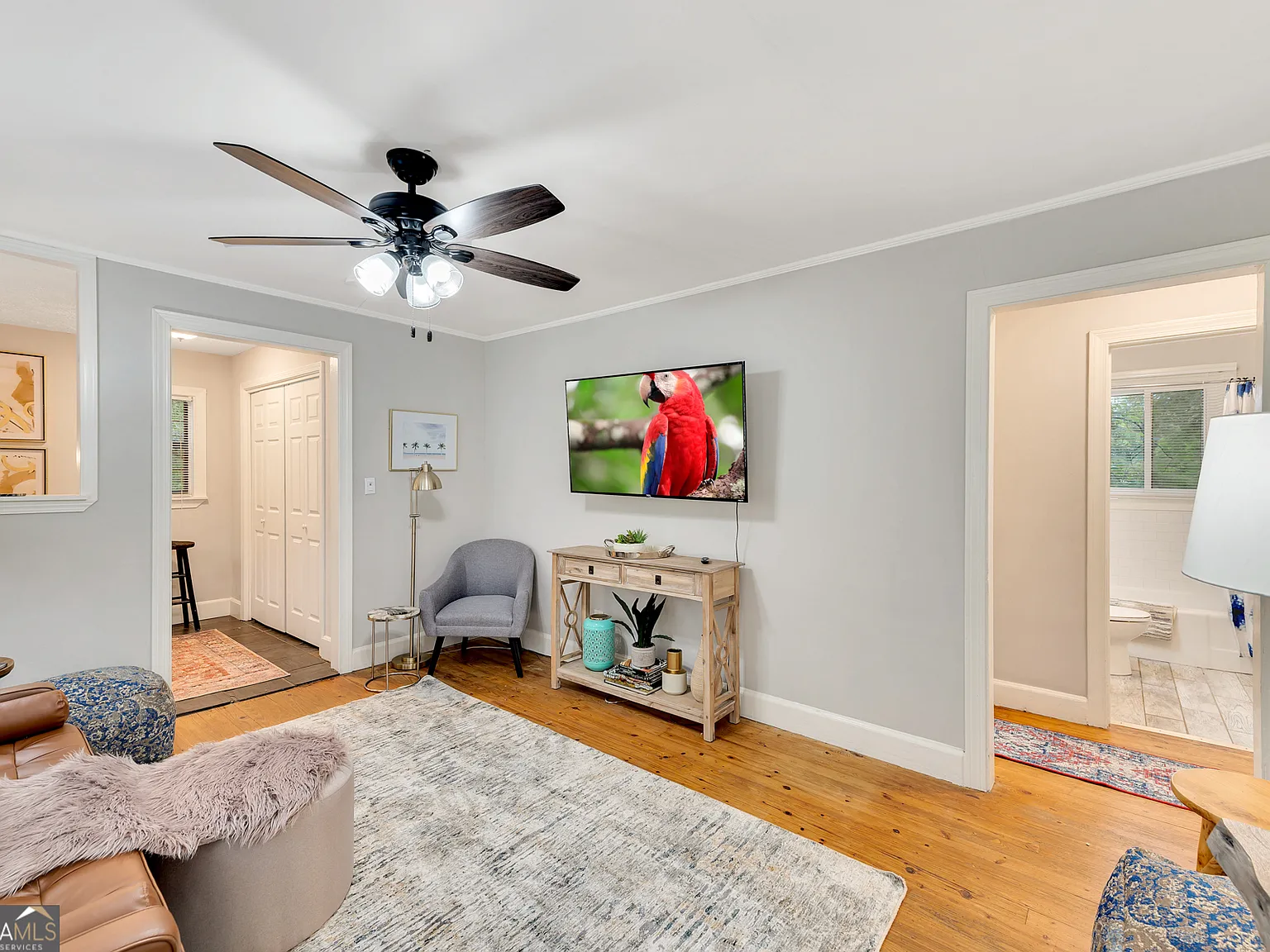 2 bed, 1.0 bath, 975 sqft, $3,600 — Photo 2
