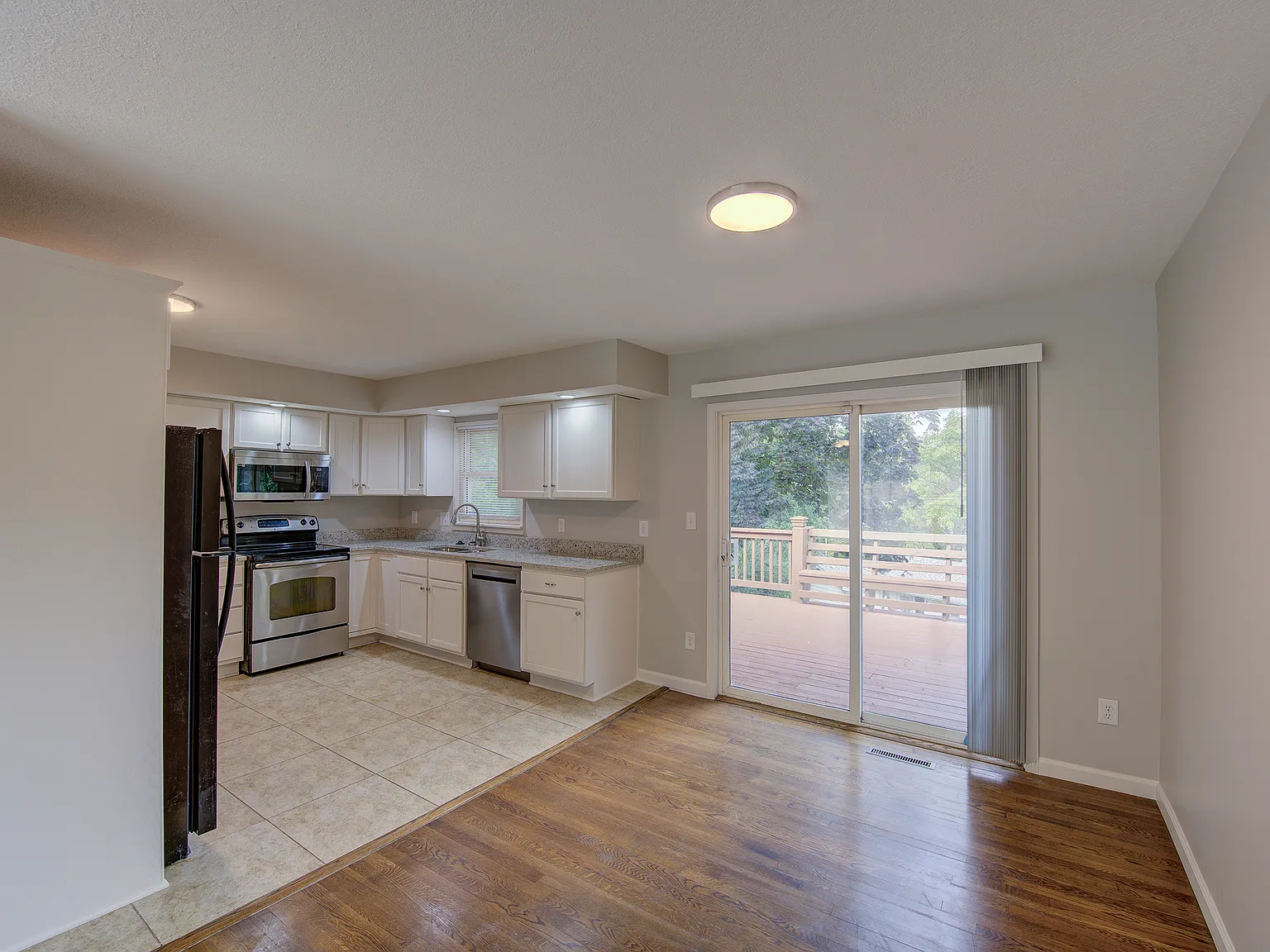4 bed, 2.5 bath, 1990 sqft, $2,100 — Photo 4
