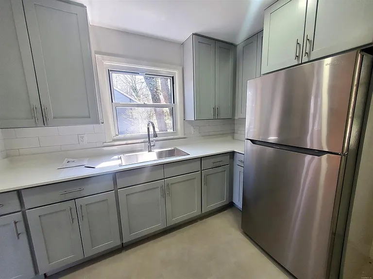 17 Woodlawn Ave — Photo 6