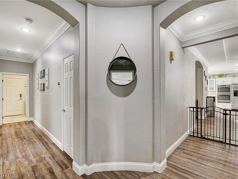 8086 Merlewood Ave — Photo 37