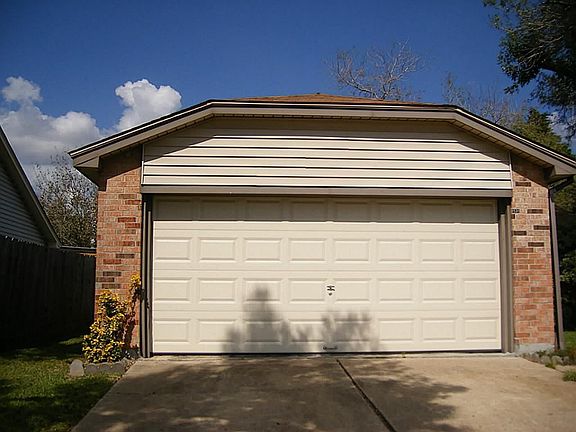 3rd image of 15311 Silver Green Dr S