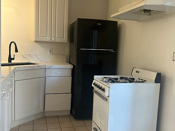 5th image of 523 Graceland Dr