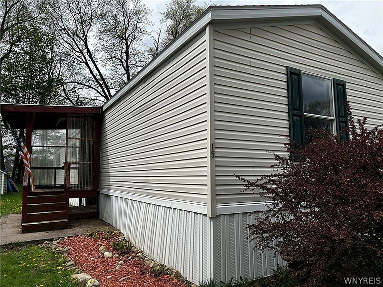 Listing photo 2