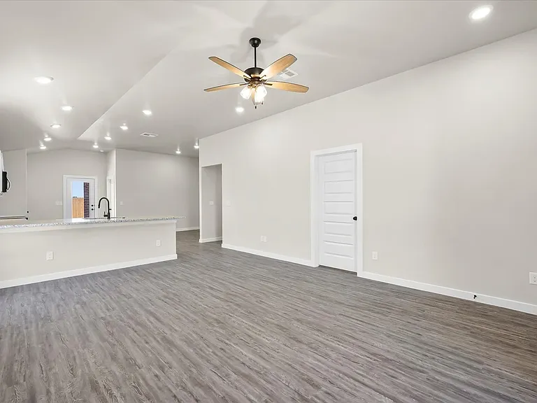 3414 Tiffin Ave — Photo 10