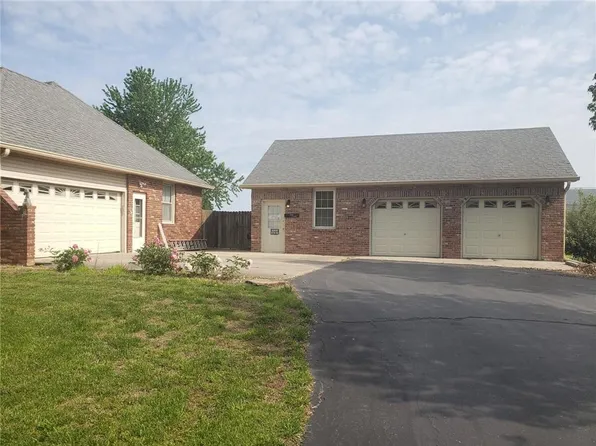405 Hillcrest Dr, Clinton, MO 64735