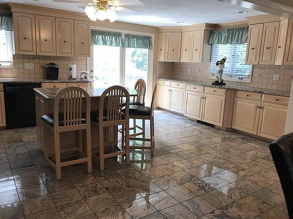 4th image of 25 Brentwood Dr