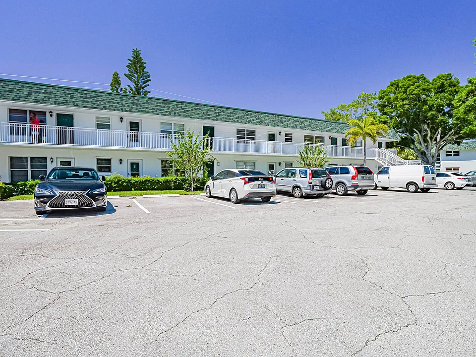 2800 Indian River Blvd #4R