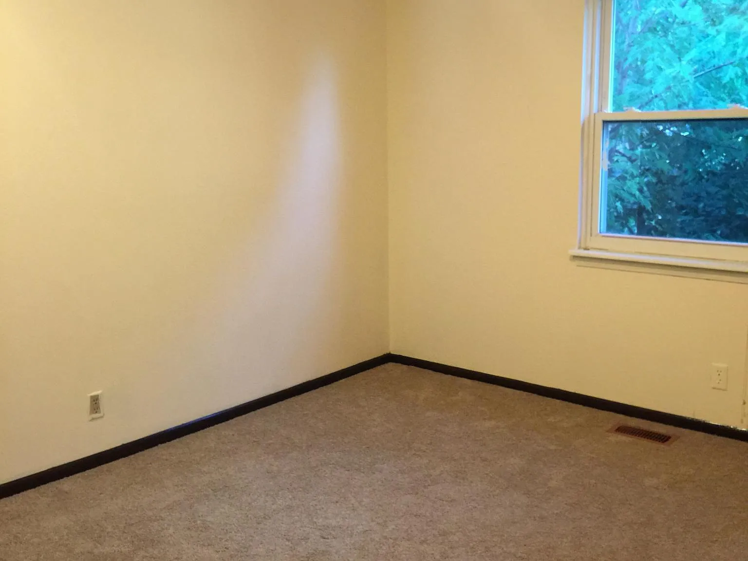 3 bed, 2.5 bath, $1,400 — Photo 4