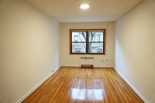 Rented by Harris Philip NYC | media 30