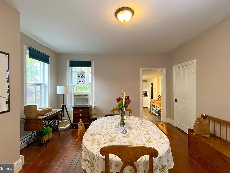 10 Princeton Ave — Photo 4