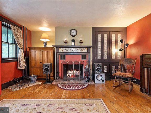 4th image of 2730 Old New Windsor Pike