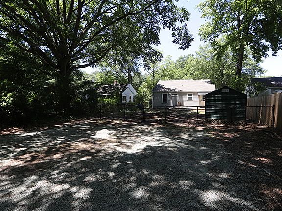 4th image of 102 E Edgewood Dr