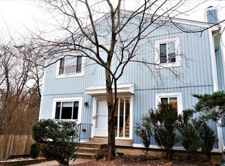 1023 Kings Ct, Herndon, VA 20170