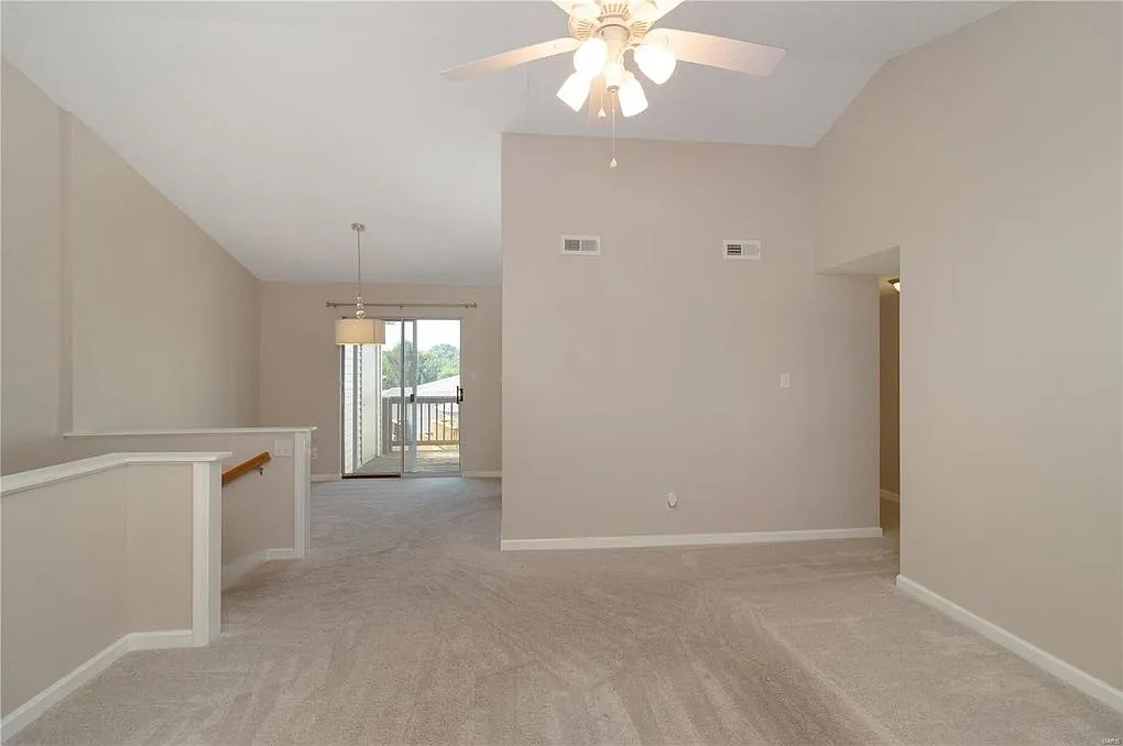 1503 E Swan Cir — Photo 2
