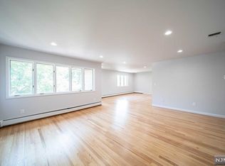 519 Broad Ave APT 2, Palisades Park, NJ 07650