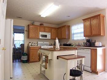2nd image of 909 Harbins Pass Dr