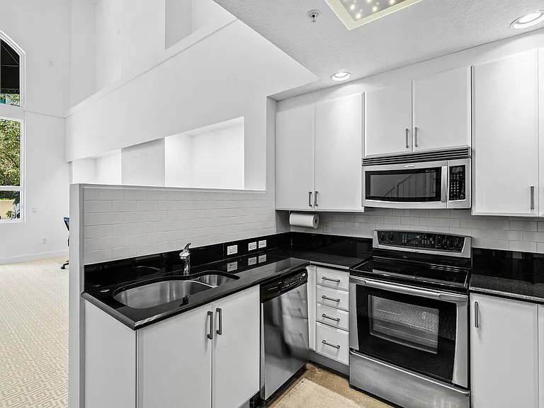 701 S Olive Ave #119 — Photo 5