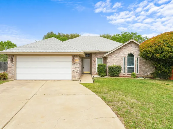 8009 Alamo Ct, North Richland Hills, TX 76180