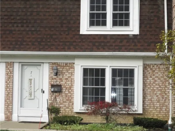 105 Carriage Dr APT 7, Orchard Park, NY 14127