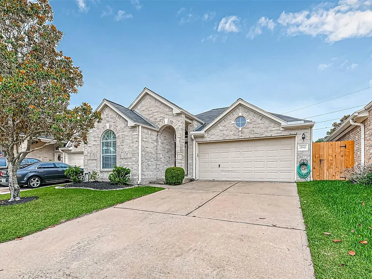 15943 Pleasant Green Cir — Photo 2
