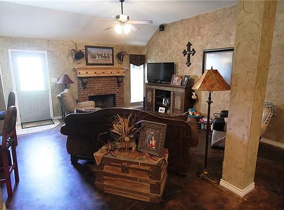 3rd image of 1859 County Road 2740