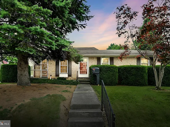412 W Elm Ave, Hanover, PA 17331