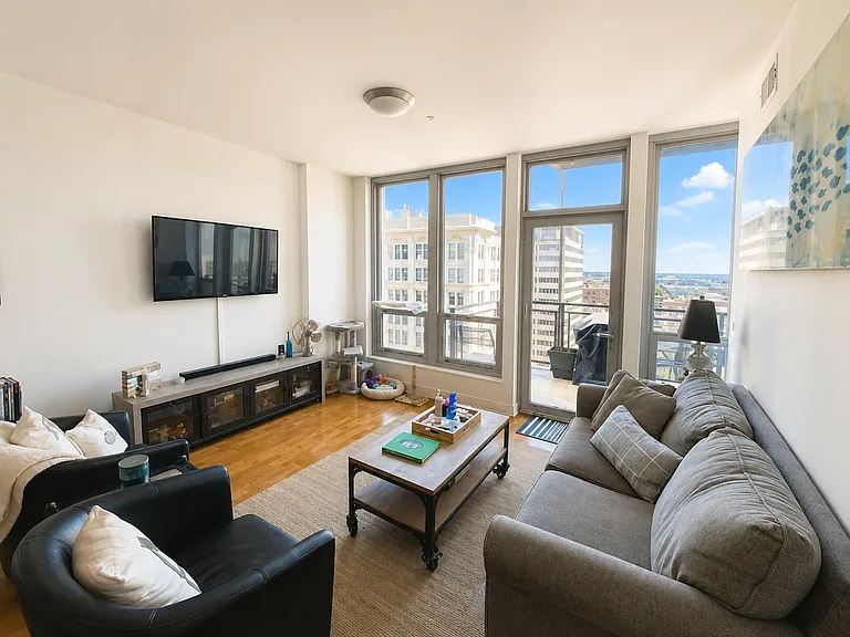 565 W Quincy St #1715 — Photo 2