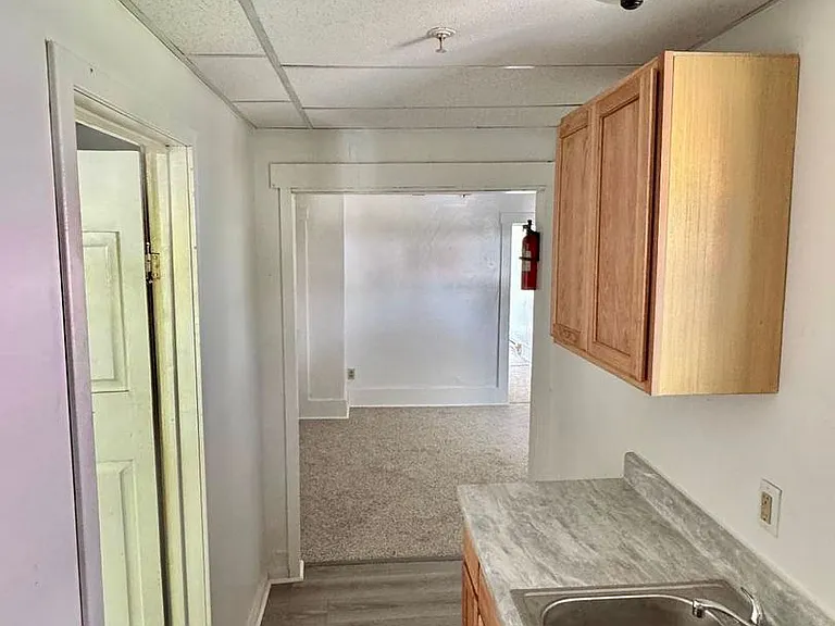 305 W Linn St — Photo 11