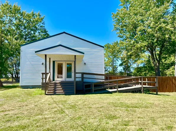 230 Mowry Ave, Bronson, MI 49028