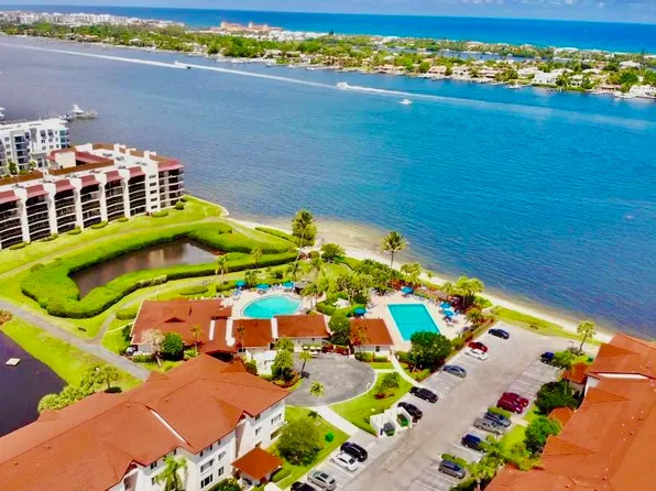 102 Half Moon Circle #F2, Hypoluxo, FL 33462