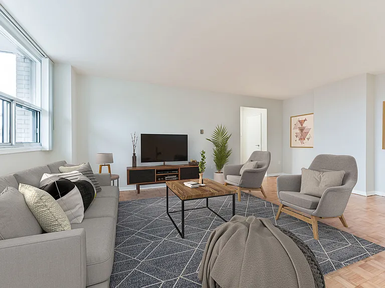 445 Eglinton Ave E — Photo 12