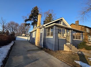 634 W Ridgeland Ave, Waukegan, IL 60085