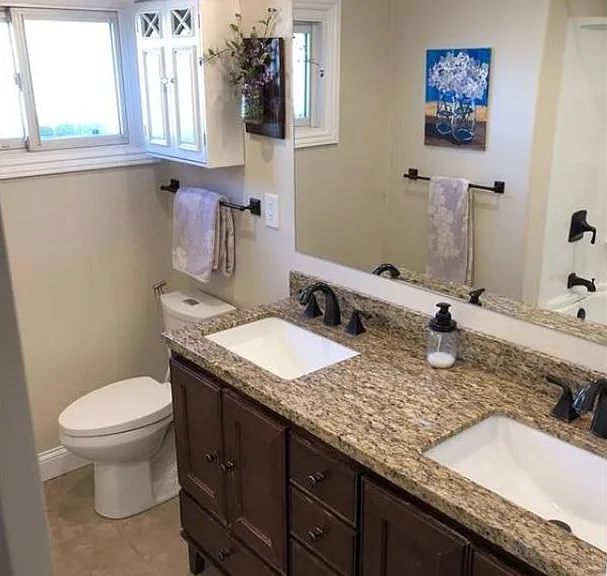 1021 W Acacia Ave — Photo 6