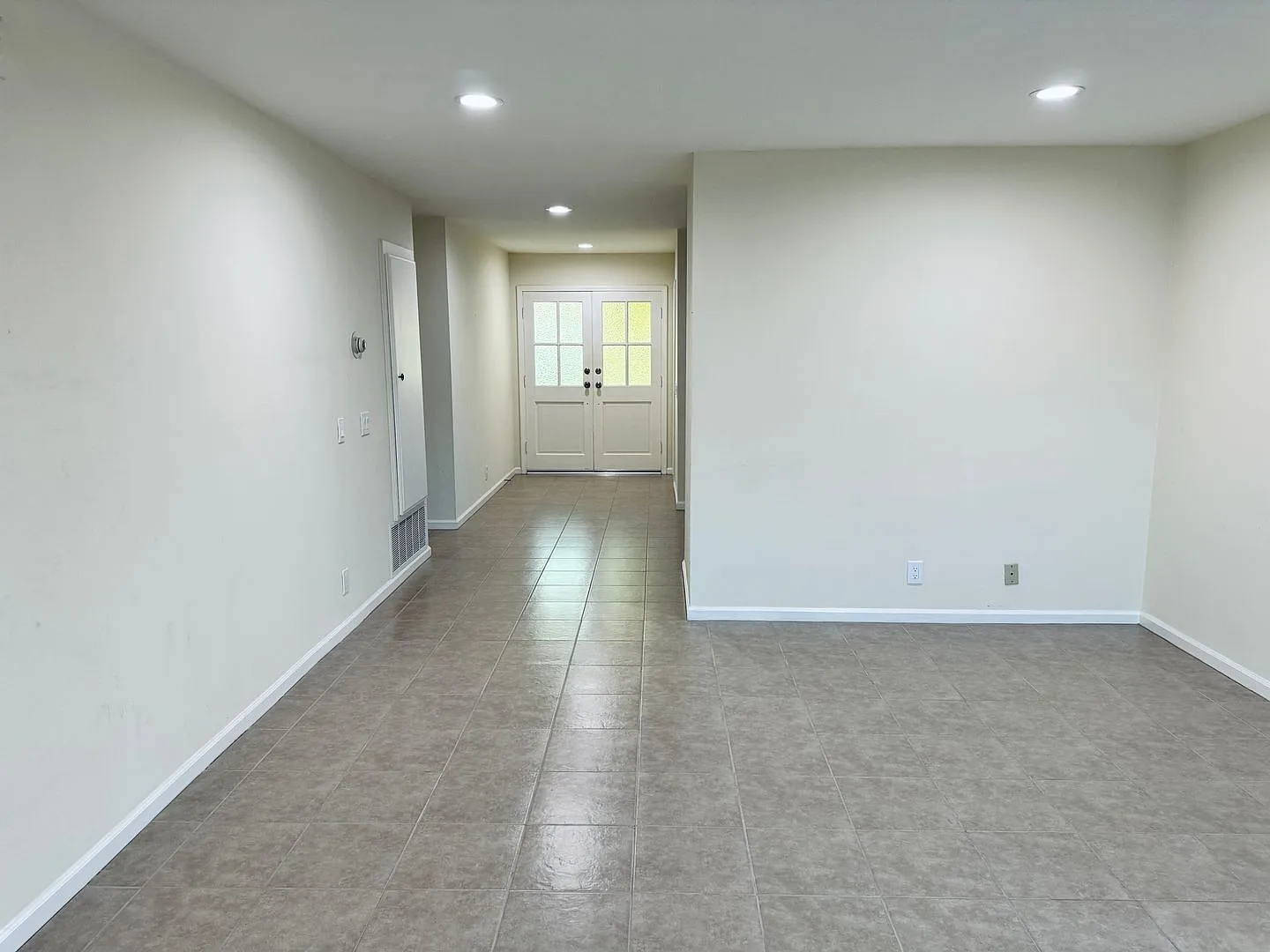 Single Level 4 Bedroom Home with NEW A/C in Fountain Valley — Photo 2