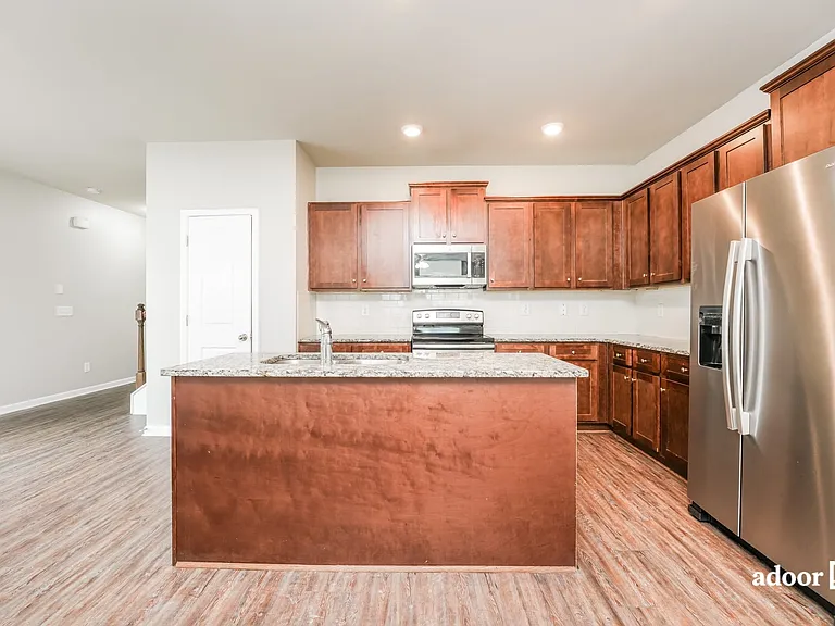1327 Bass Ln — Photo 3