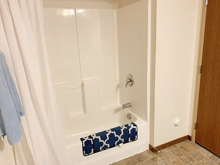 1406 N Main St — Photo 7