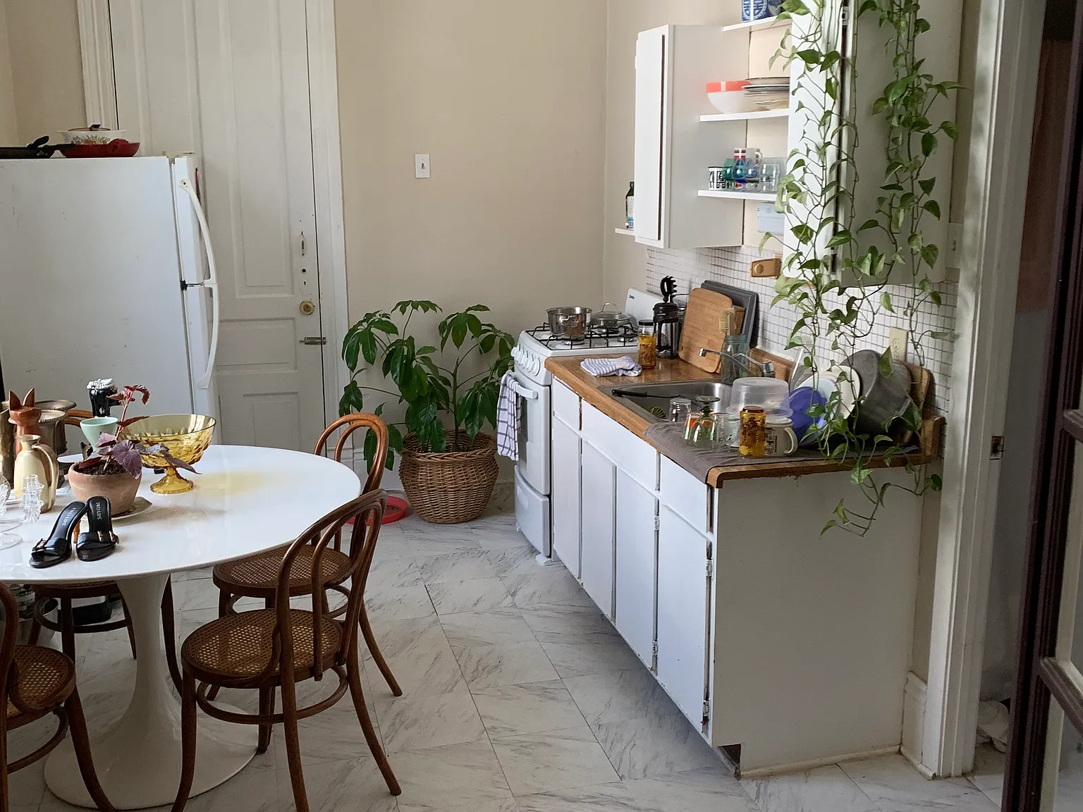 Studio, 600 sqft, $1,050 — Photo 2