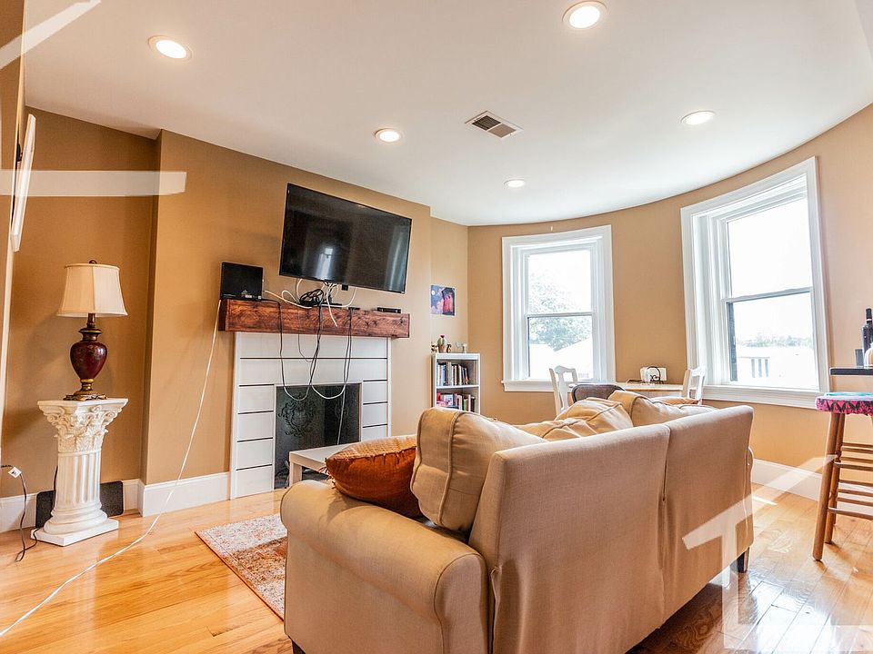 1st image of 32 Linden St APT 7