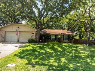 109 NE Clinton St, Burleson, TX 76028