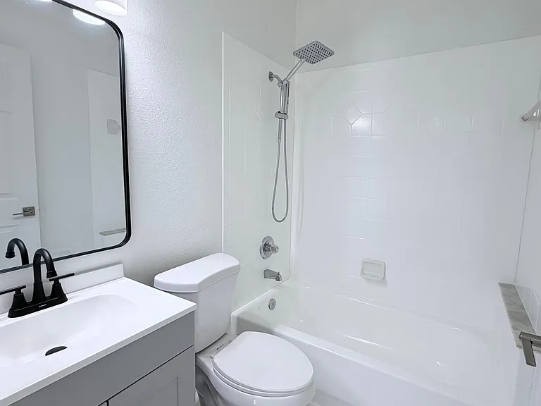 906 Berwick Dr — Photo 17