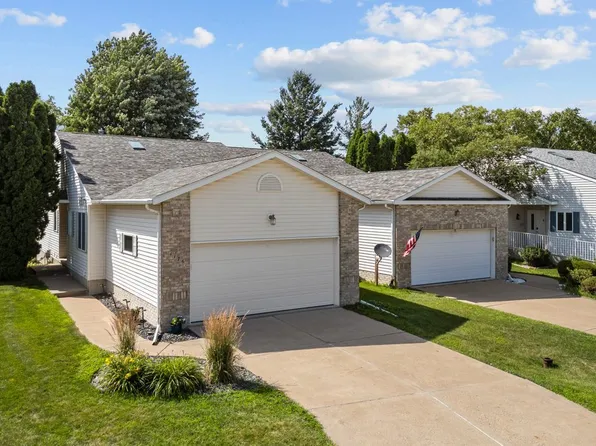 4176 Mallard Ct, Bettendorf, IA 52722