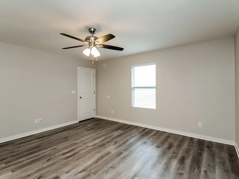1048 Joselynn Dr — Photo 5