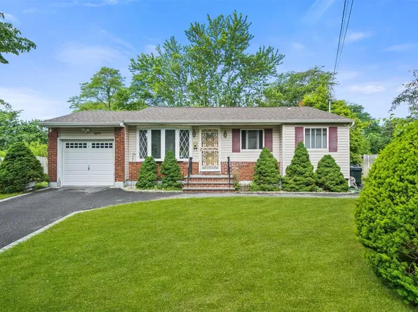 1600 Brightshore Boulevard, Bay Shore, NY 11706